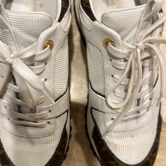 Worn twice authentic Louis Vuitton sneakers - Picture 13 of 16